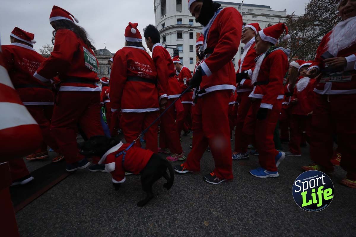 El ambiente de la Carrera de Papá Noel en Madrid