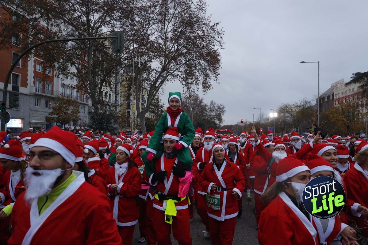 El ambiente de la Carrera de Papá Noel en Madrid
