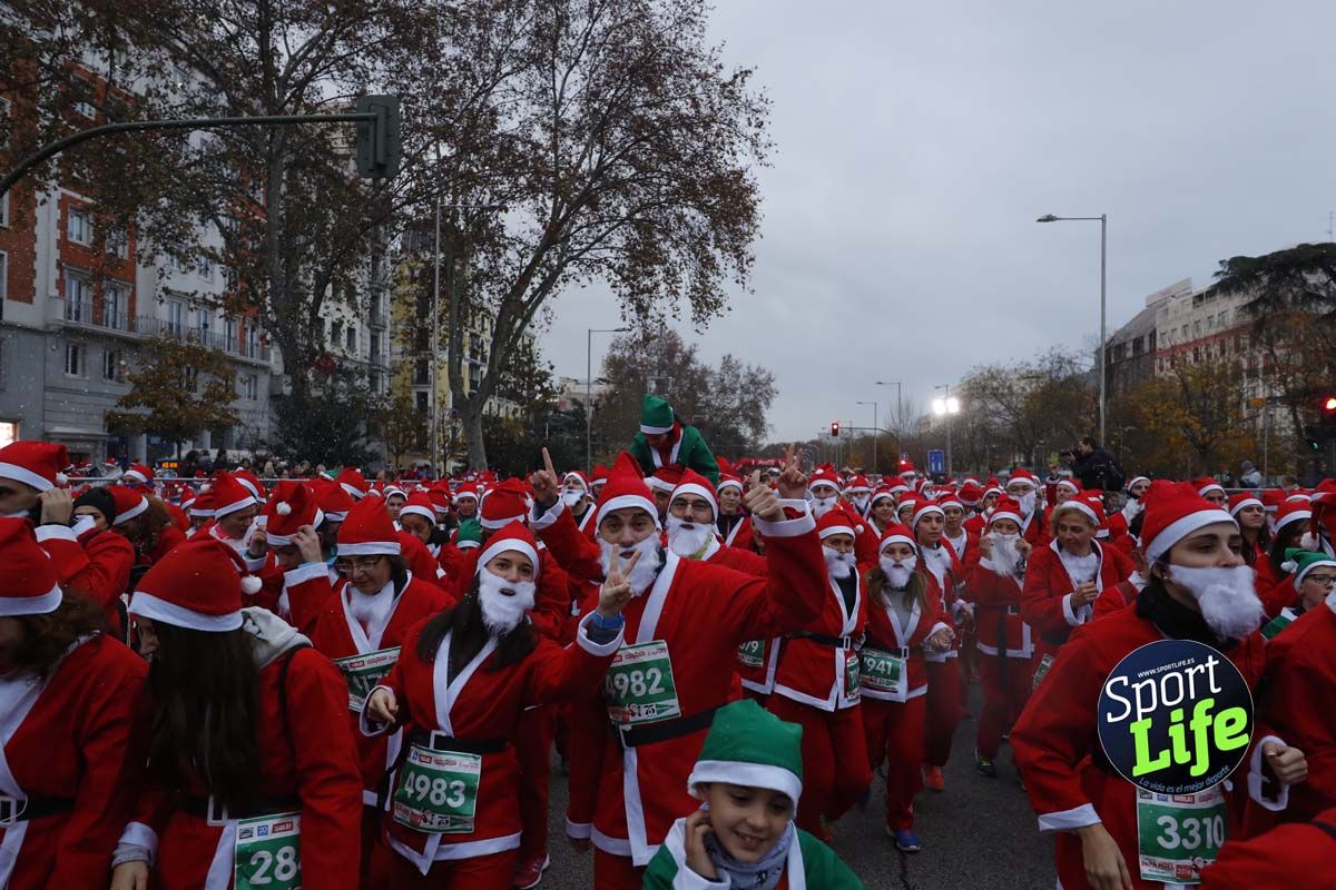 El ambiente de la Carrera de Papá Noel en Madrid