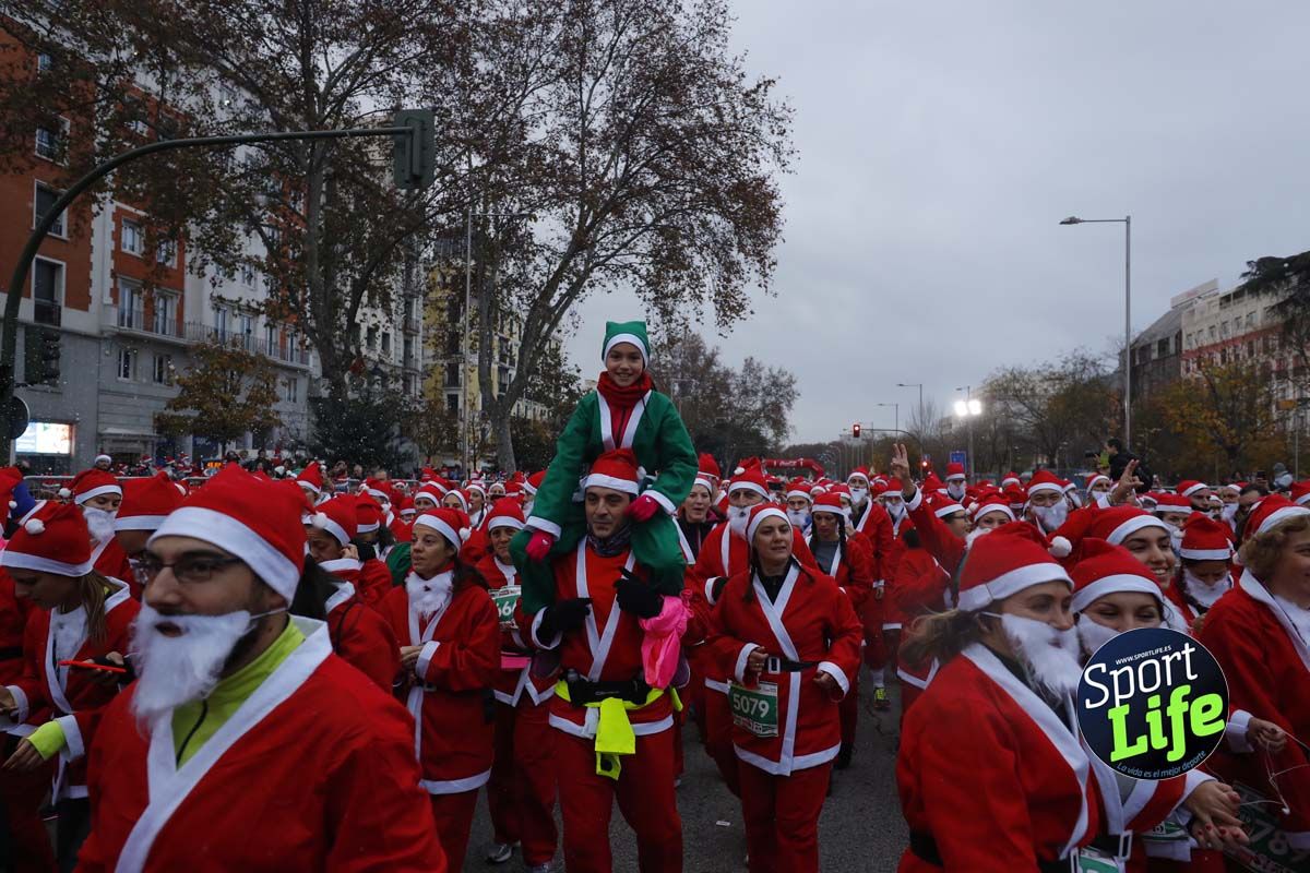 El ambiente de la Carrera de Papá Noel en Madrid