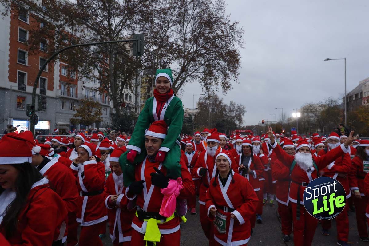 El ambiente de la Carrera de Papá Noel en Madrid