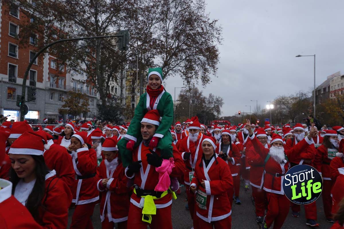 El ambiente de la Carrera de Papá Noel en Madrid