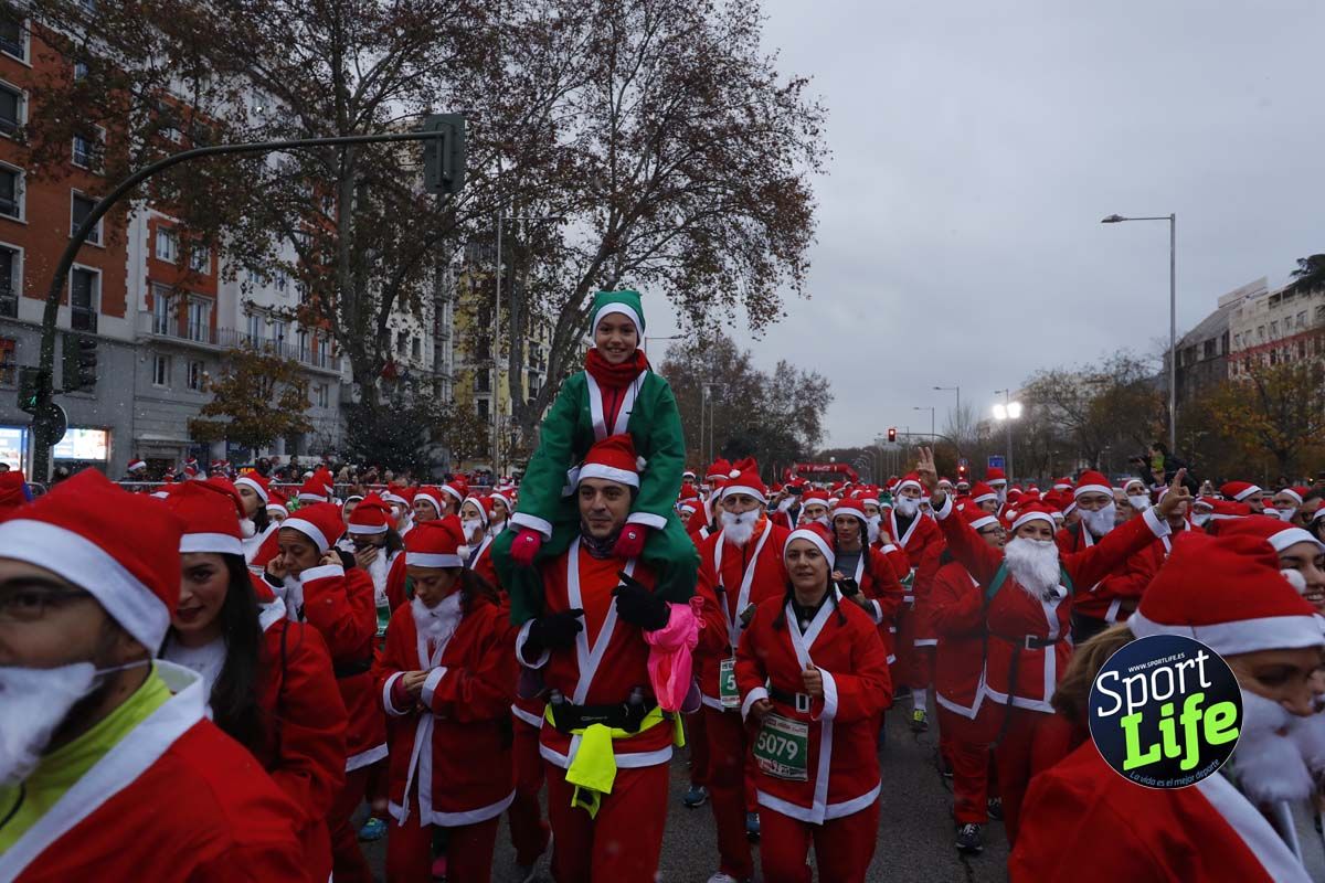 El ambiente de la Carrera de Papá Noel en Madrid