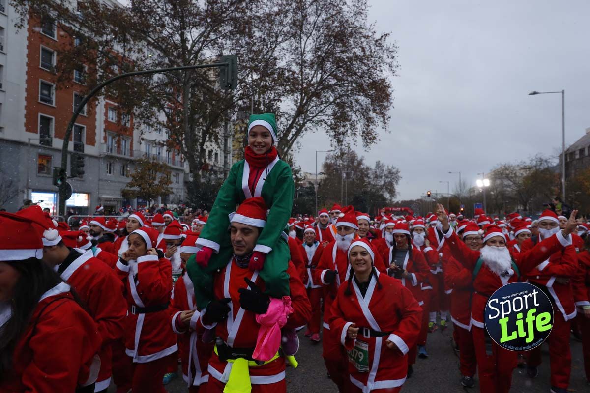 El ambiente de la Carrera de Papá Noel en Madrid