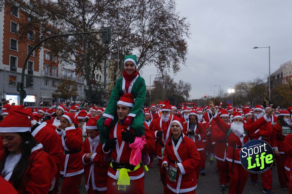 El ambiente de la Carrera de Papá Noel en Madrid