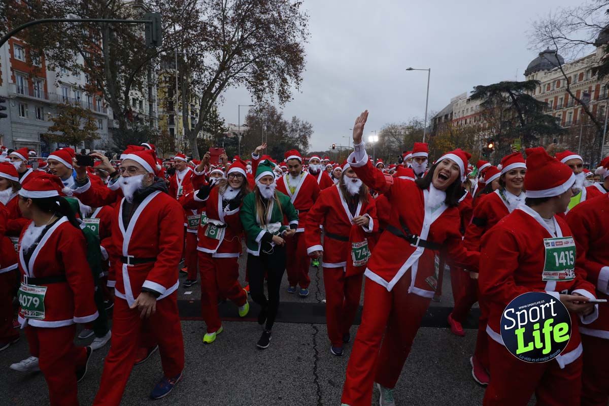 El ambiente de la Carrera de Papá Noel en Madrid