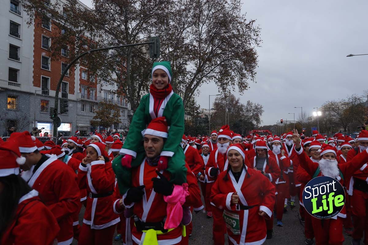 El ambiente de la Carrera de Papá Noel en Madrid