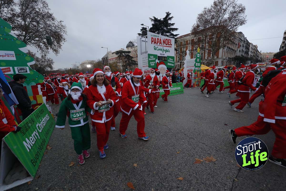 El ambiente de la Carrera de Papá Noel en Madrid