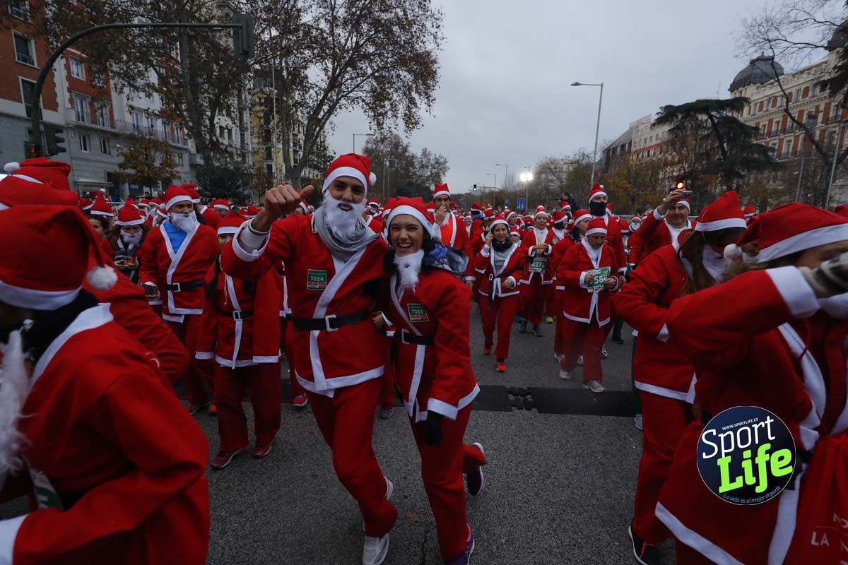 El ambiente de la Carrera de Papá Noel en Madrid