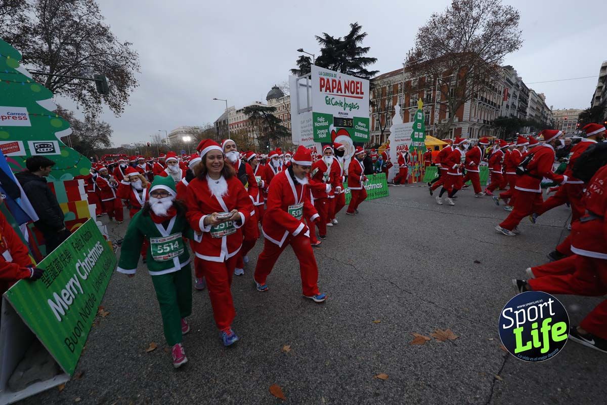 El ambiente de la Carrera de Papá Noel en Madrid