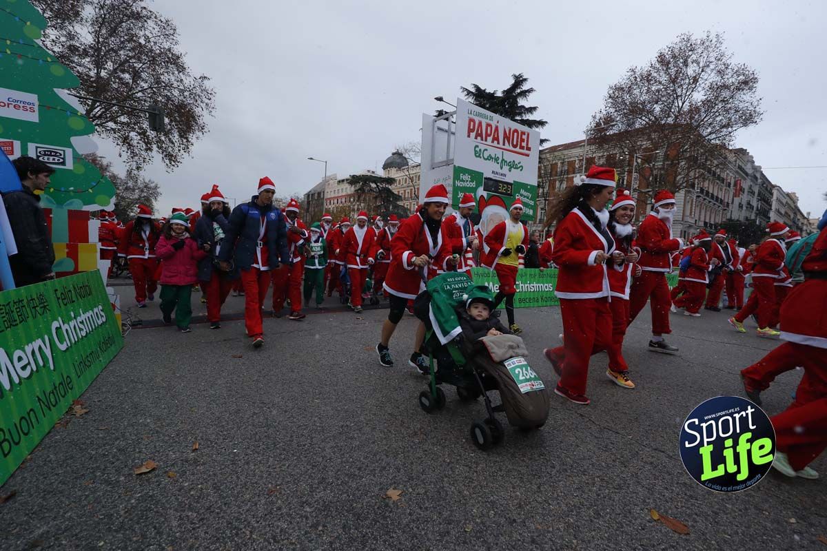 El ambiente de la Carrera de Papá Noel en Madrid