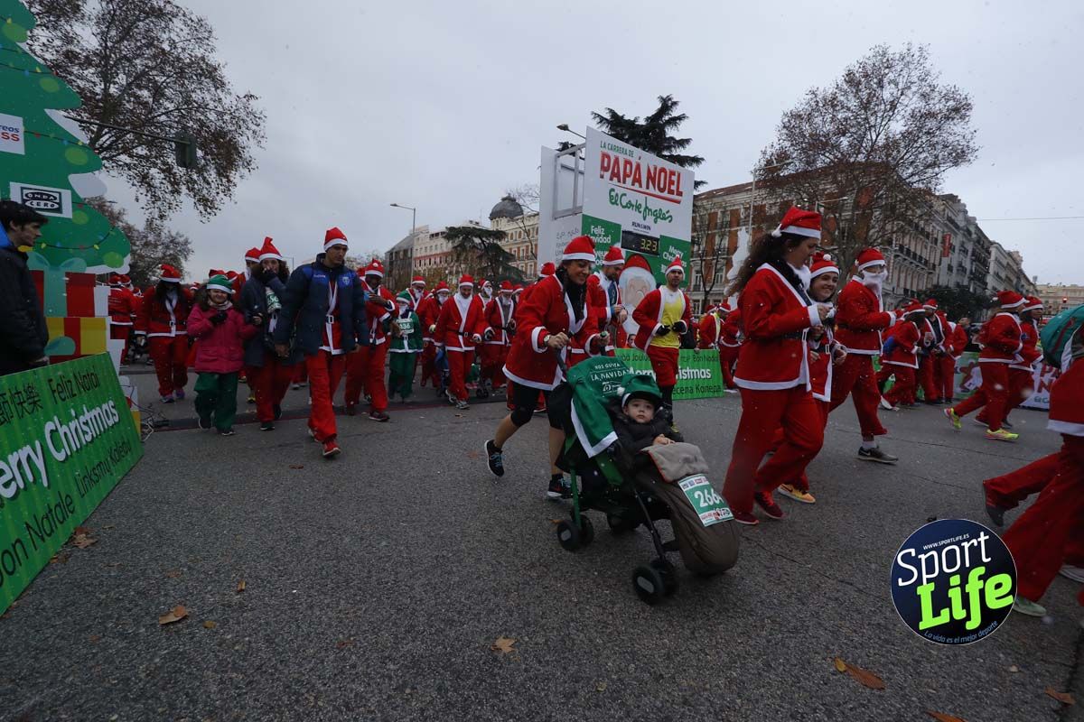 El ambiente de la Carrera de Papá Noel en Madrid