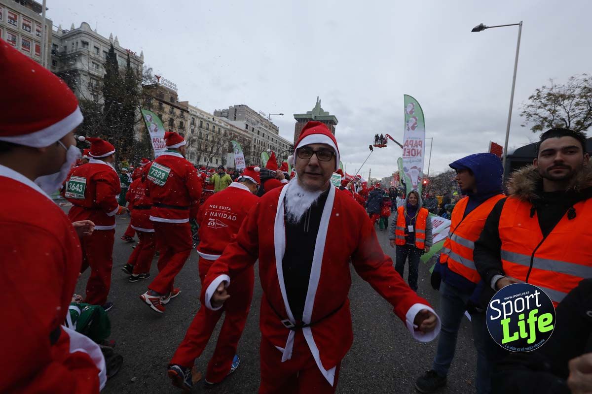 El ambiente de la Carrera de Papá Noel en Madrid