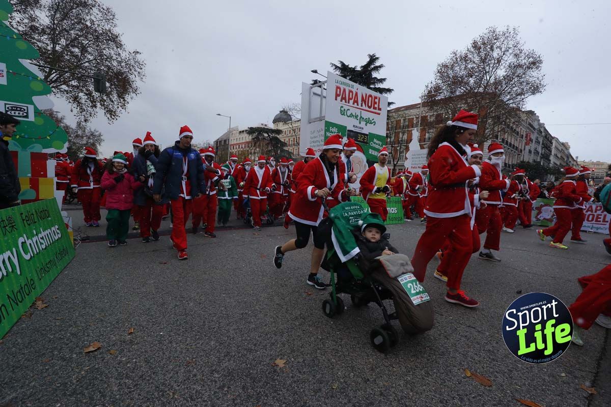 El ambiente de la Carrera de Papá Noel en Madrid