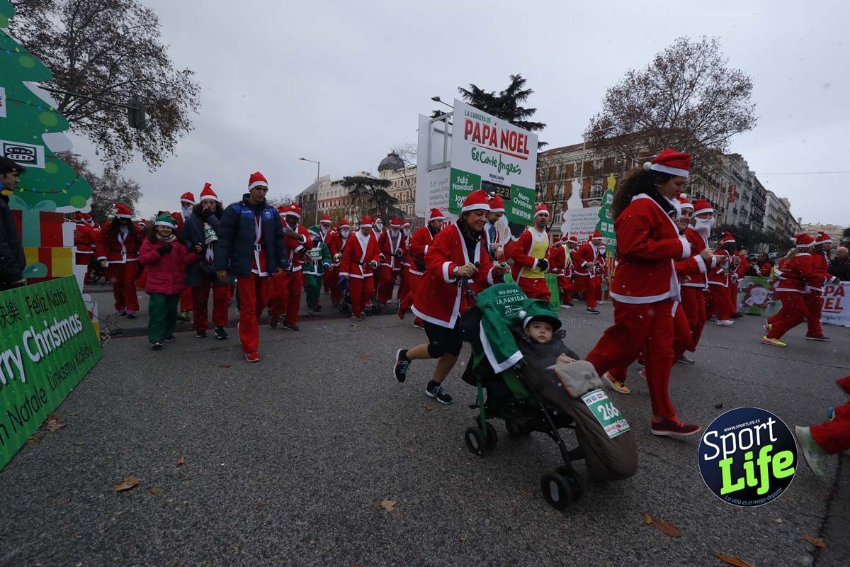 El ambiente de la Carrera de Papá Noel en Madrid