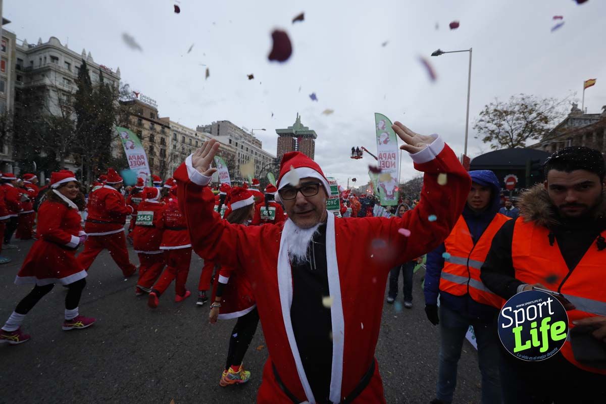 El ambiente de la Carrera de Papá Noel en Madrid