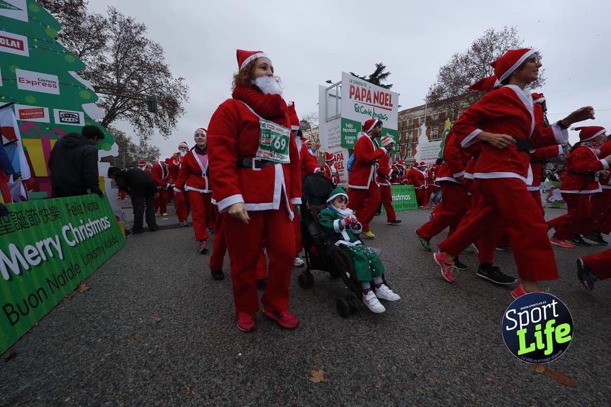 El ambiente de la Carrera de Papá Noel en Madrid