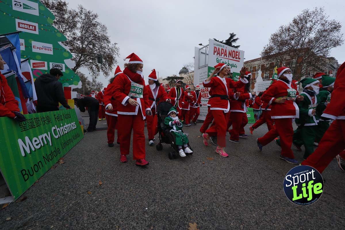 El ambiente de la Carrera de Papá Noel en Madrid