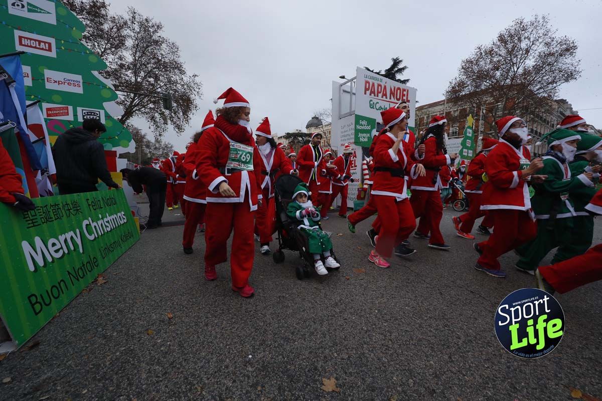 El ambiente de la Carrera de Papá Noel en Madrid