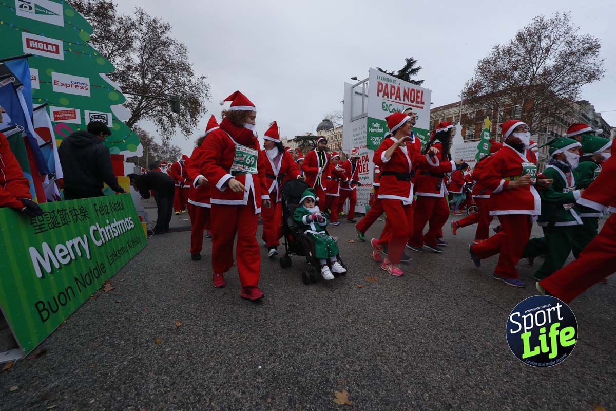 El ambiente de la Carrera de Papá Noel en Madrid