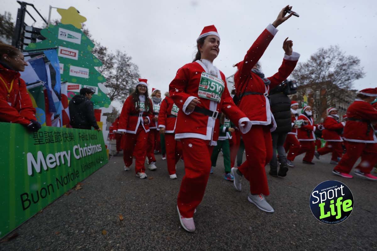 El ambiente de la Carrera de Papá Noel en Madrid