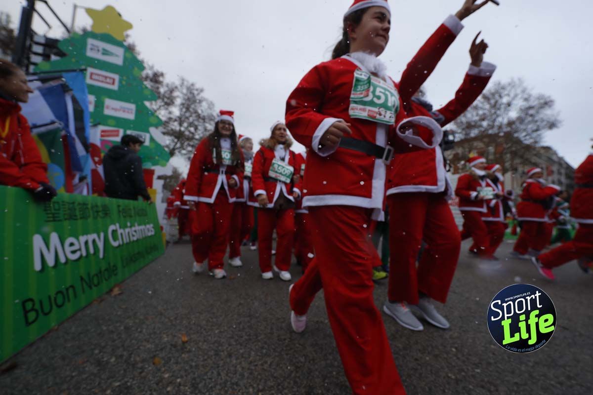 El ambiente de la Carrera de Papá Noel en Madrid