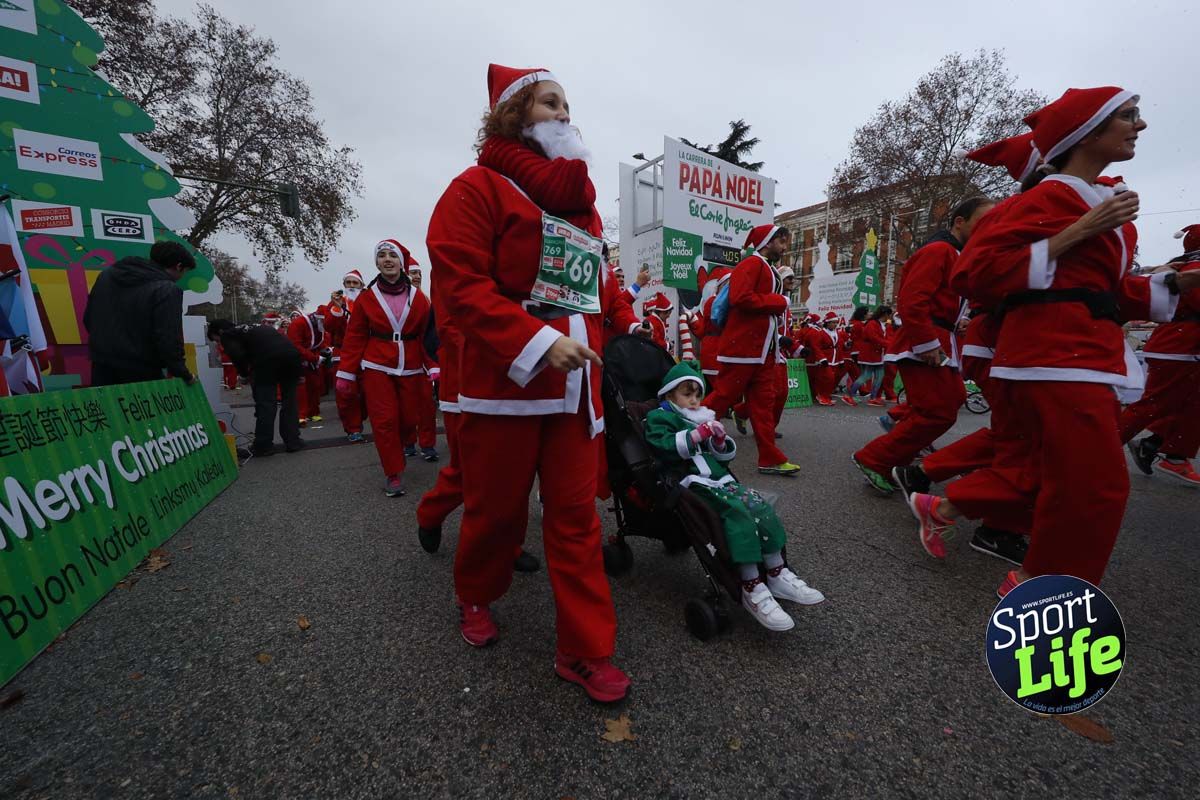 El ambiente de la Carrera de Papá Noel en Madrid