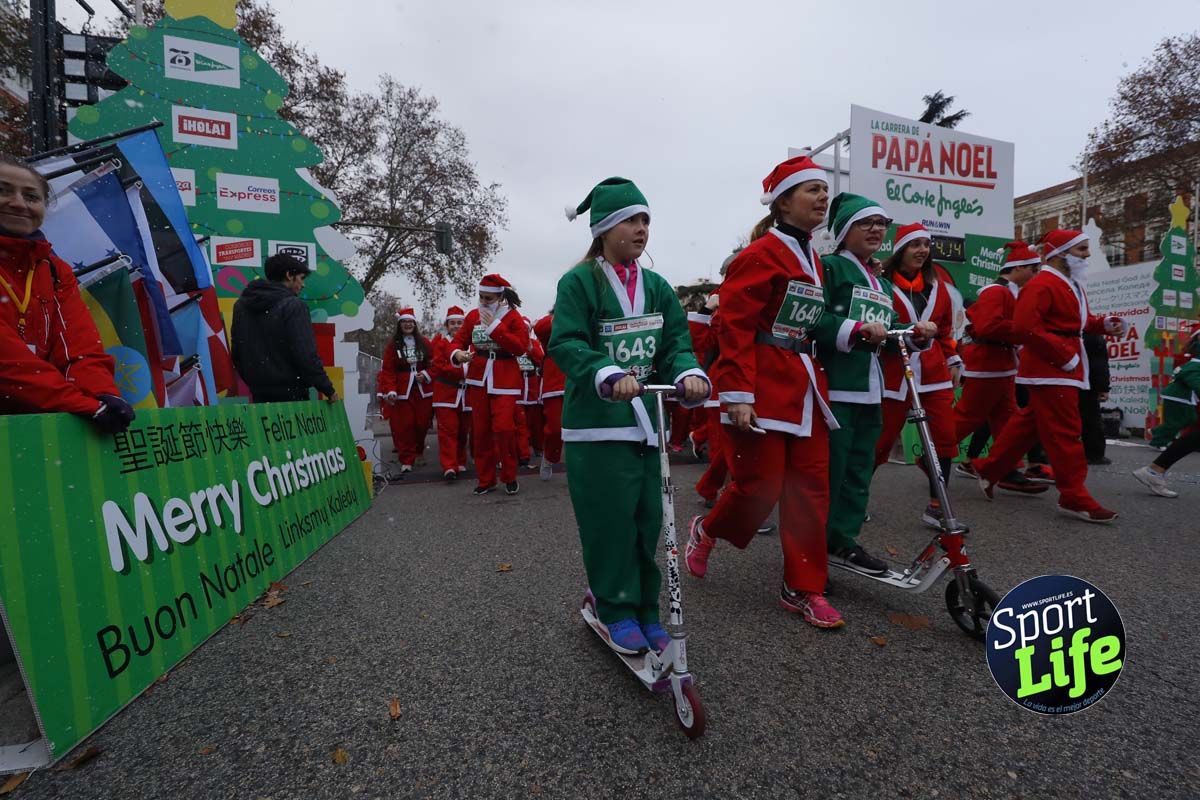 El ambiente de la Carrera de Papá Noel en Madrid