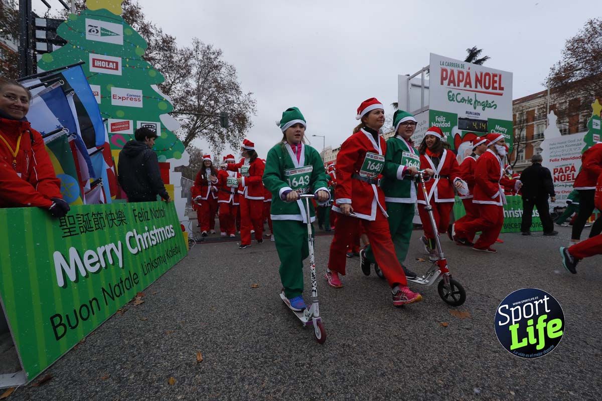 El ambiente de la Carrera de Papá Noel en Madrid