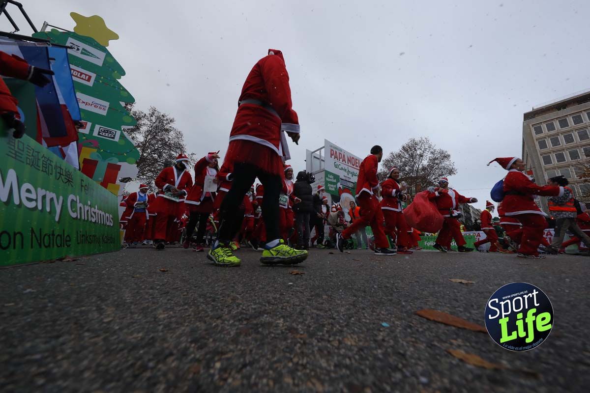 El ambiente de la Carrera de Papá Noel en Madrid
