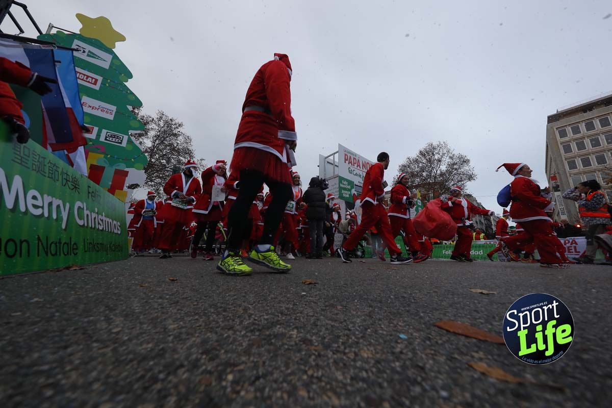 El ambiente de la Carrera de Papá Noel en Madrid