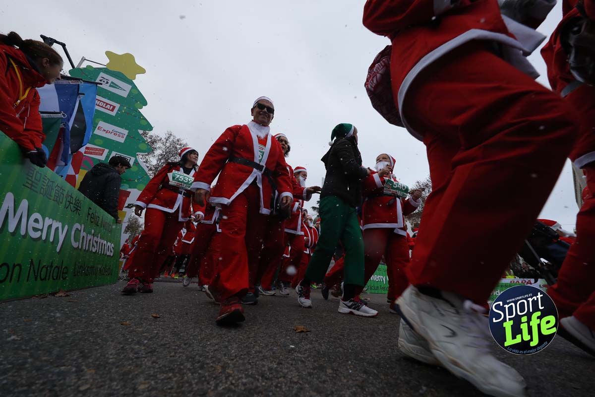 El ambiente de la Carrera de Papá Noel en Madrid