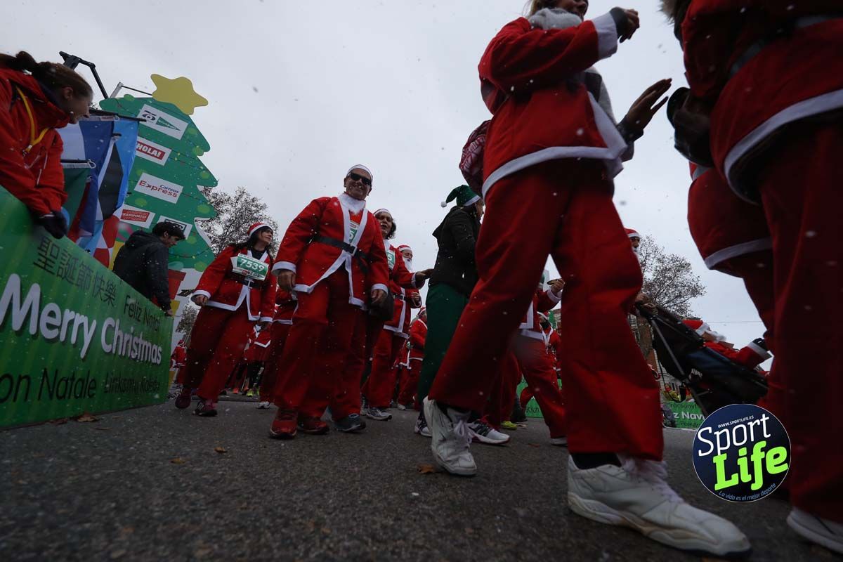 El ambiente de la Carrera de Papá Noel en Madrid