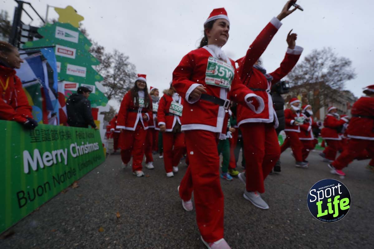 El ambiente de la Carrera de Papá Noel en Madrid