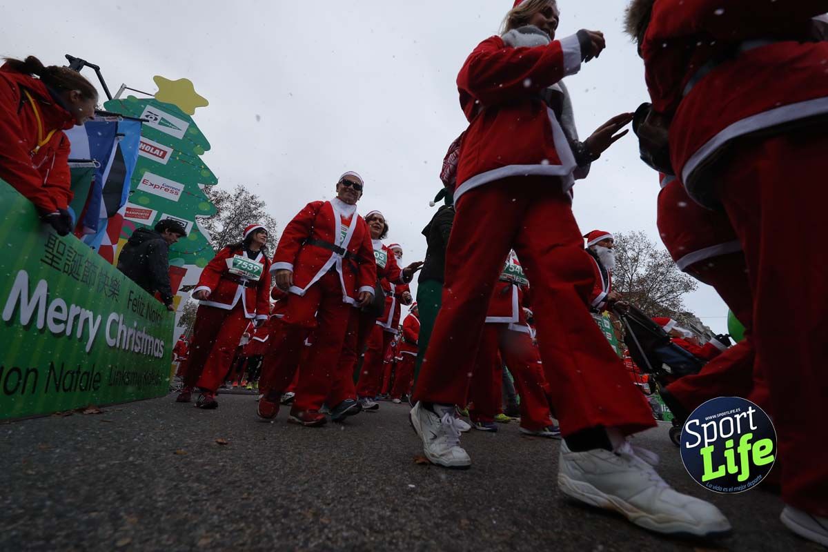 El ambiente de la Carrera de Papá Noel en Madrid