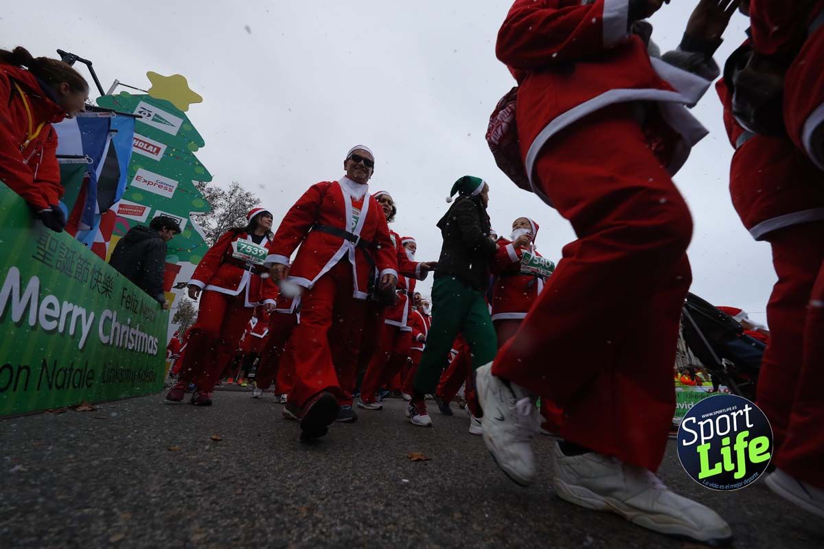 El ambiente de la Carrera de Papá Noel en Madrid