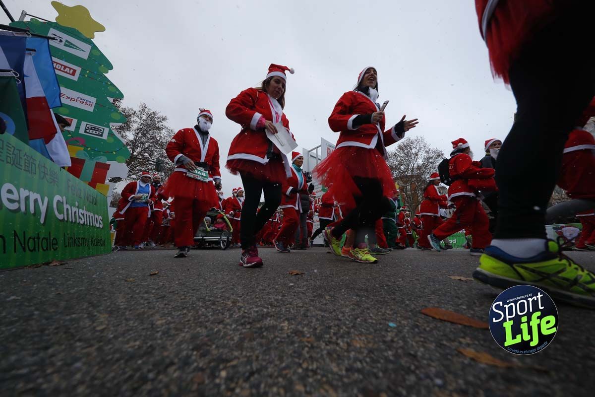 El ambiente de la Carrera de Papá Noel en Madrid