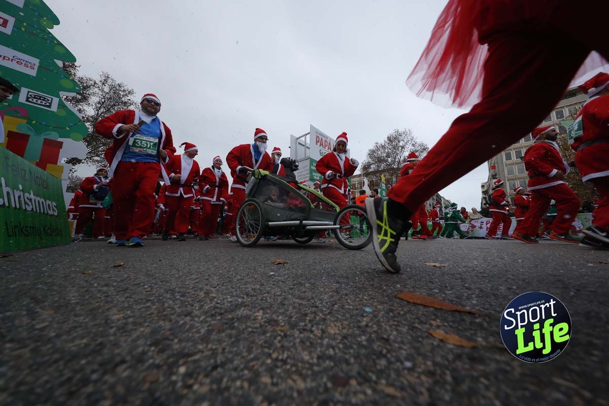 El ambiente de la Carrera de Papá Noel en Madrid