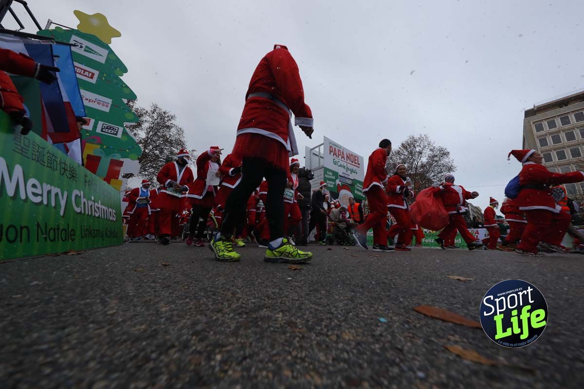 El ambiente de la Carrera de Papá Noel en Madrid