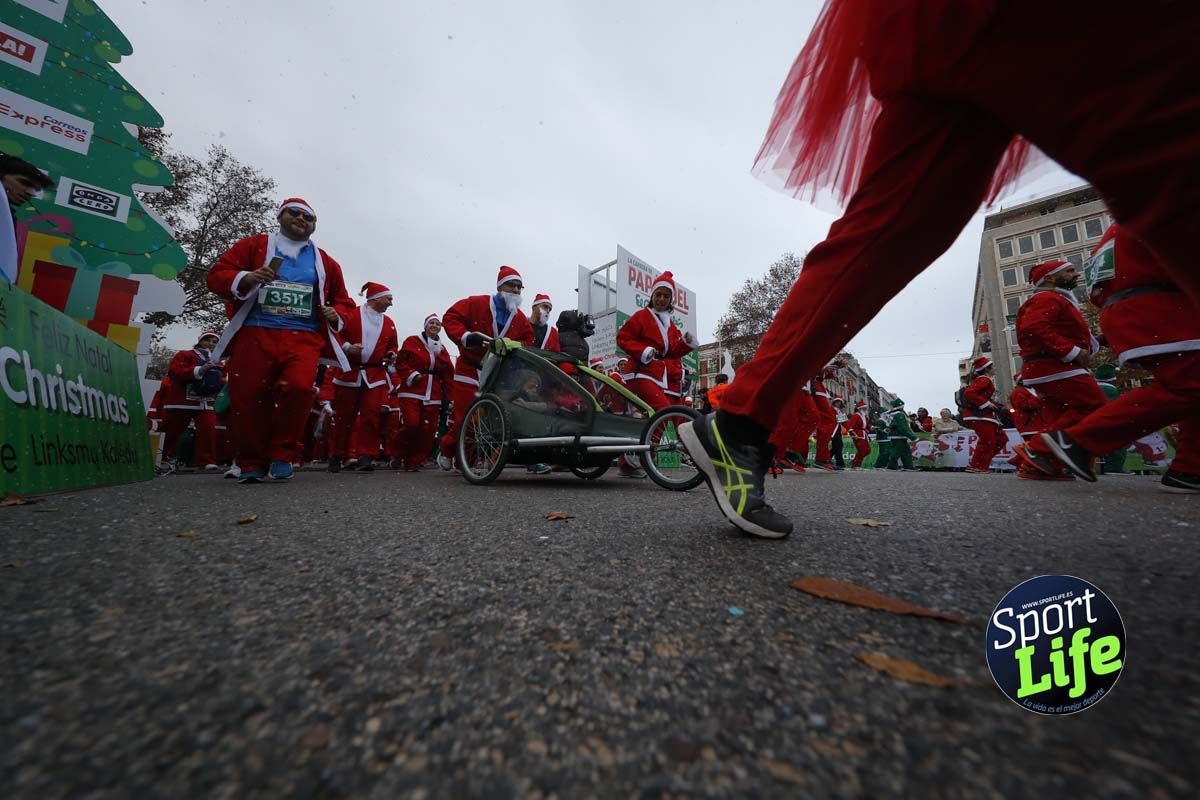 El ambiente de la Carrera de Papá Noel en Madrid