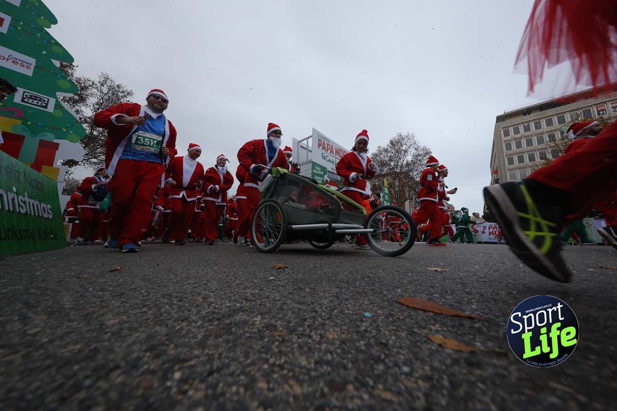 El ambiente de la Carrera de Papá Noel en Madrid