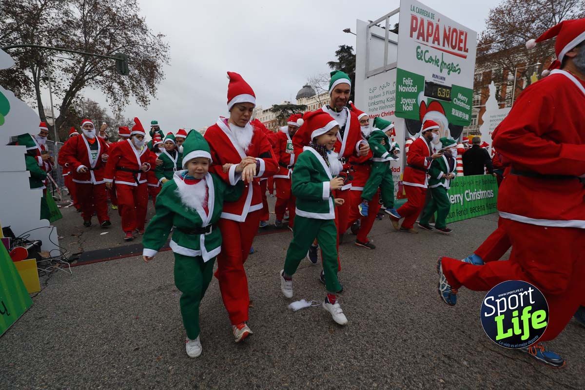 El ambiente de la Carrera de Papá Noel en Madrid