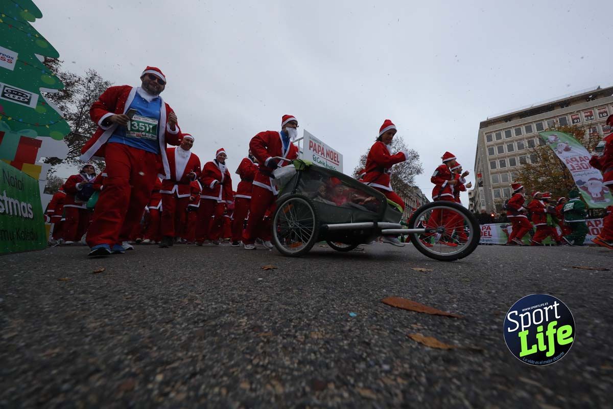 El ambiente de la Carrera de Papá Noel en Madrid