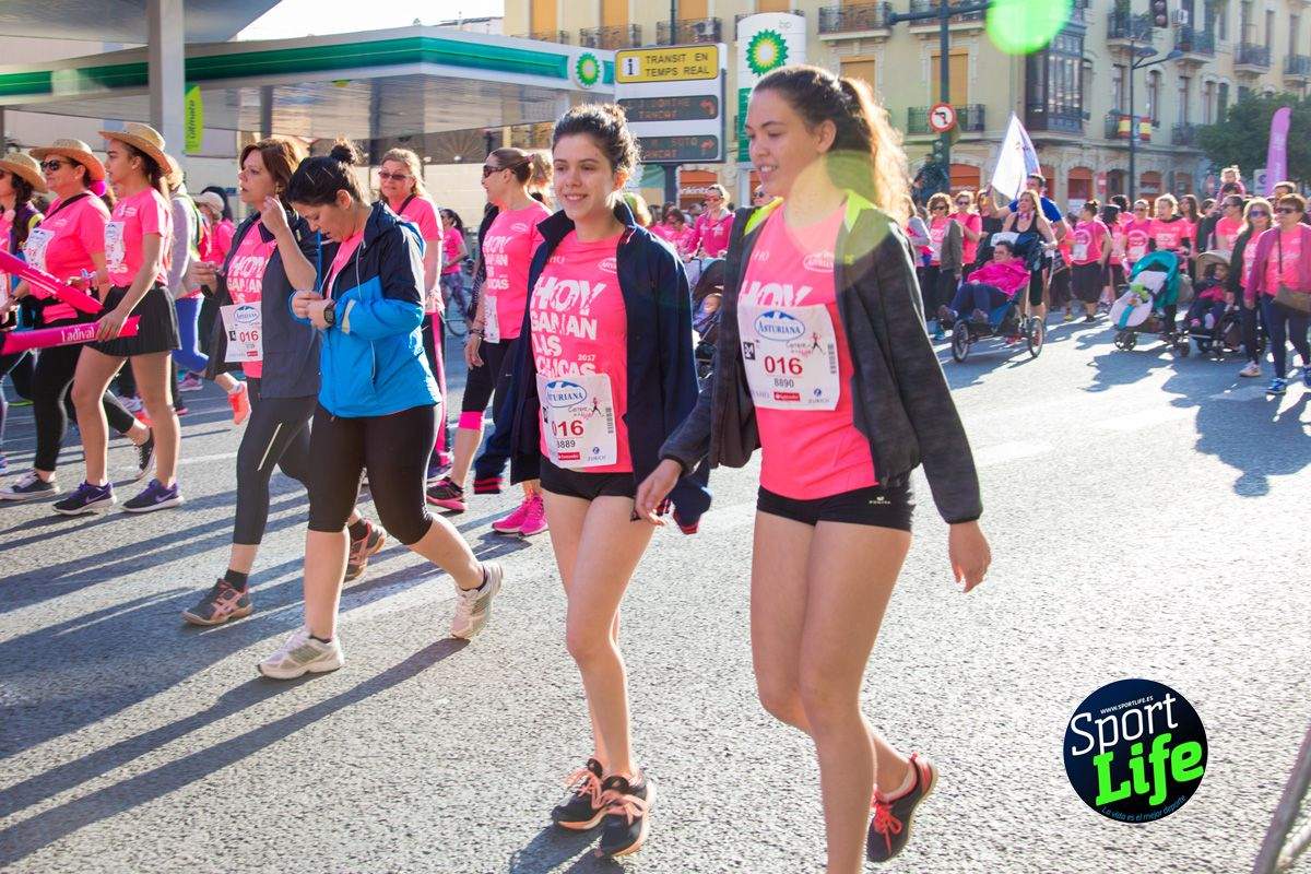 Las mejores fotos de ambiente durante la Carrera de la Mujer de Valencia