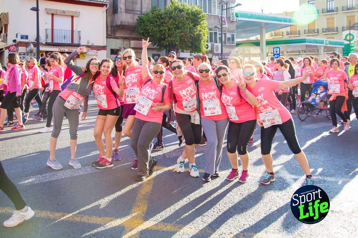 Las mejores fotos de ambiente durante la Carrera de la Mujer de Valencia