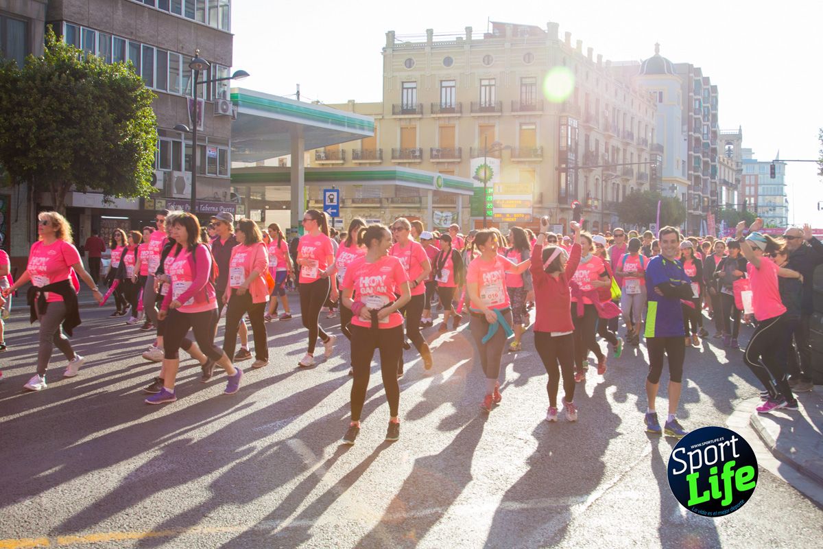 Las mejores fotos de ambiente durante la Carrera de la Mujer de Valencia