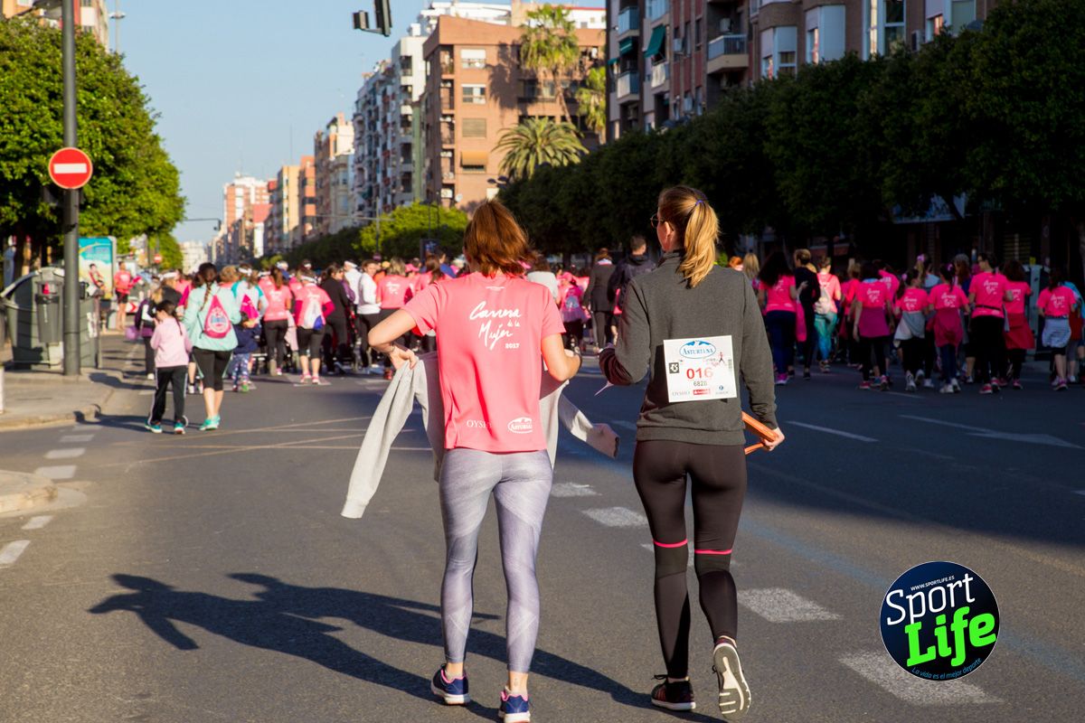 Las mejores fotos de ambiente durante la Carrera de la Mujer de Valencia
