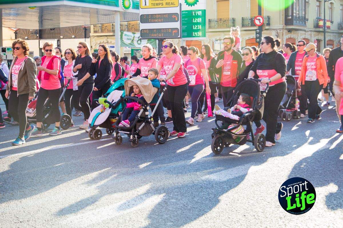 Las mejores fotos de ambiente durante la Carrera de la Mujer de Valencia