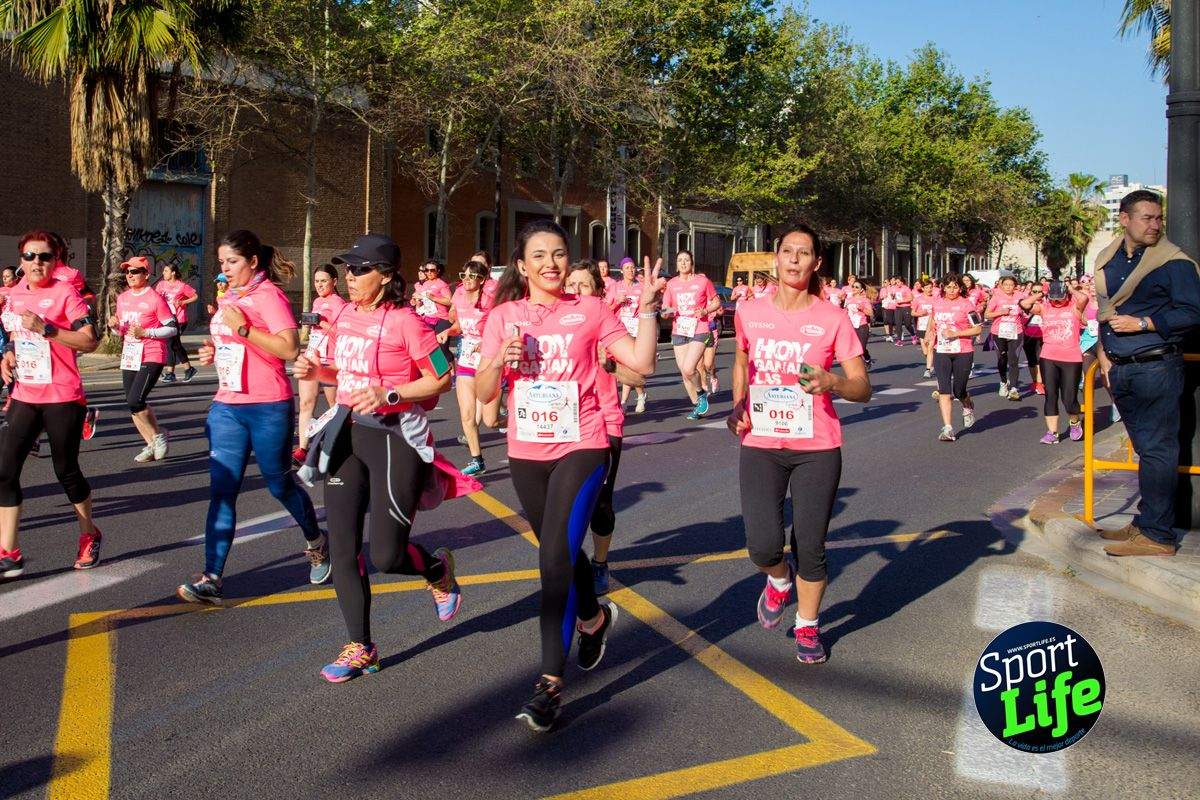 Las mejores fotos de ambiente durante la Carrera de la Mujer de Valencia