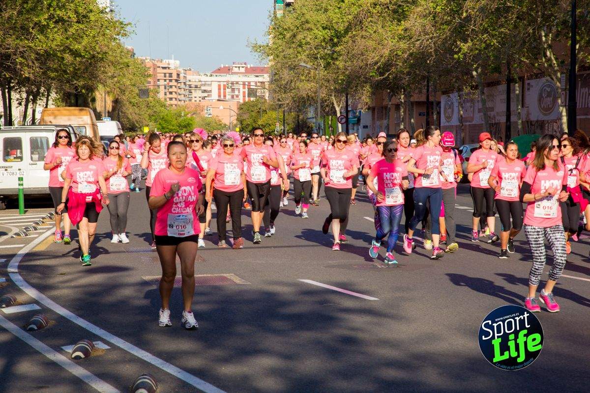 Las mejores fotos de ambiente durante la Carrera de la Mujer de Valencia